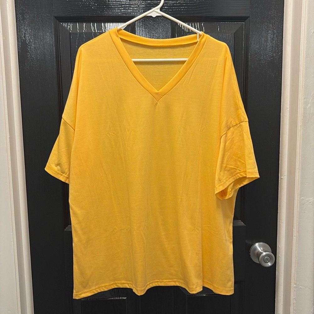 A T-shirt bundle two of them are XL. Then one of them is three XL. ￼